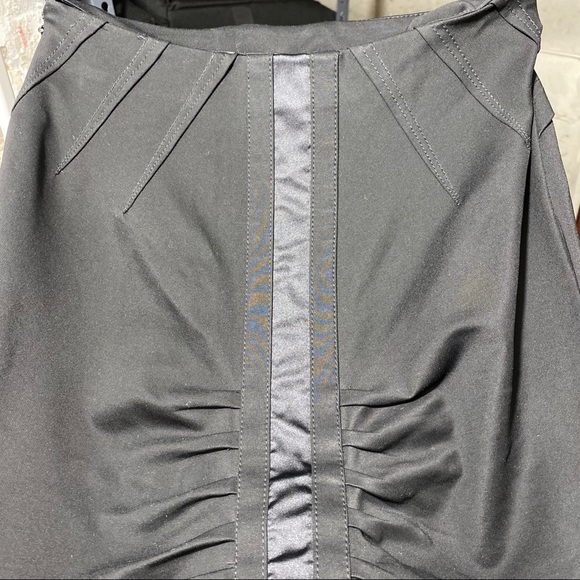 Gucci x Tom Ford Fall Winter 2004 Black Silk Detail Pencil Skirt - Picture 4 of 8